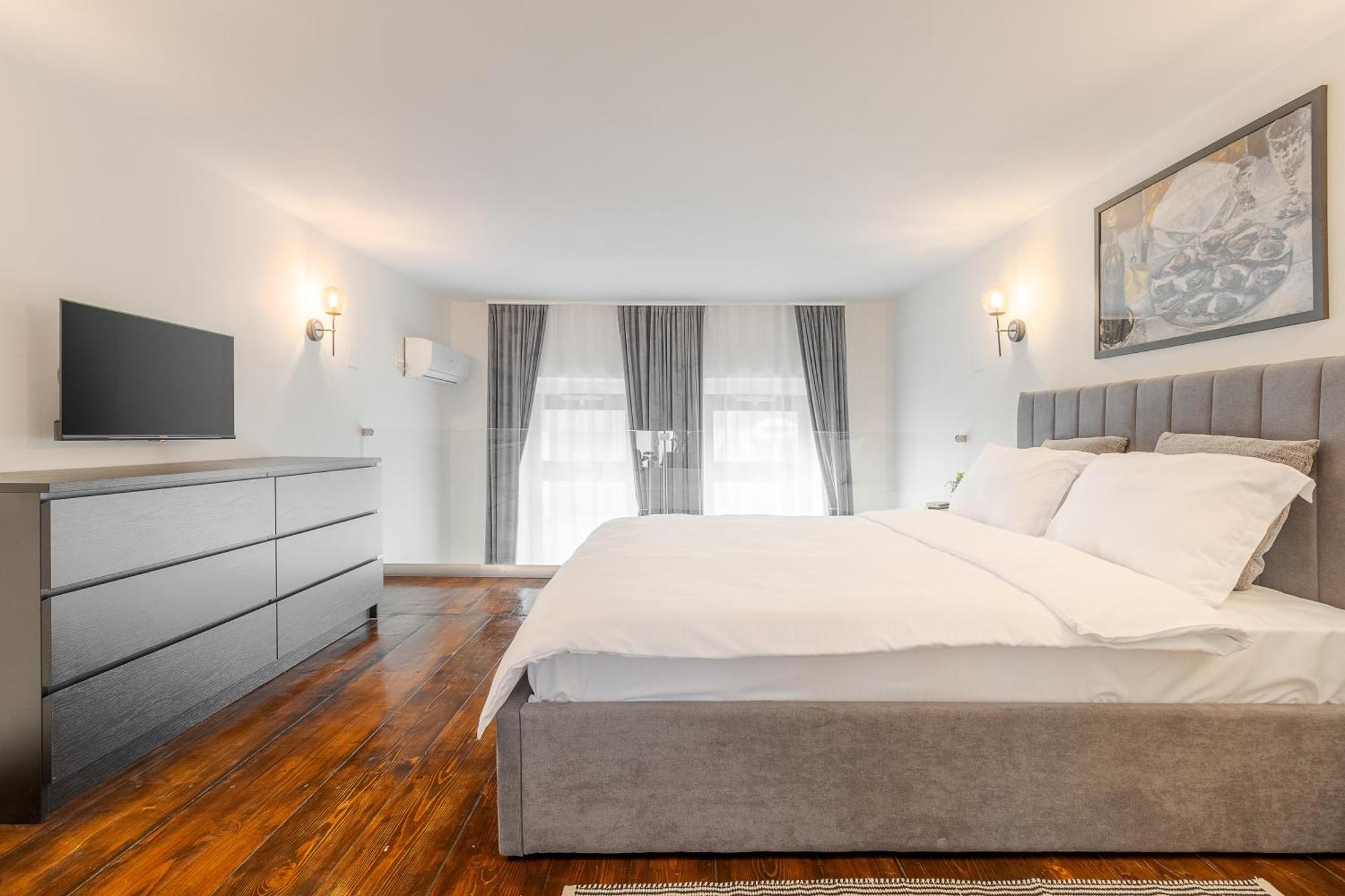 Apartament Ultra-Central Lux + Free Parking + Self Check-In Oradea Eksteriør billede