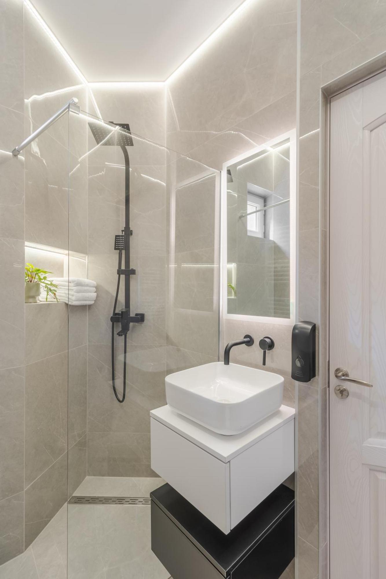 Apartament Ultra-Central Lux + Free Parking + Self Check-In Oradea Eksteriør billede